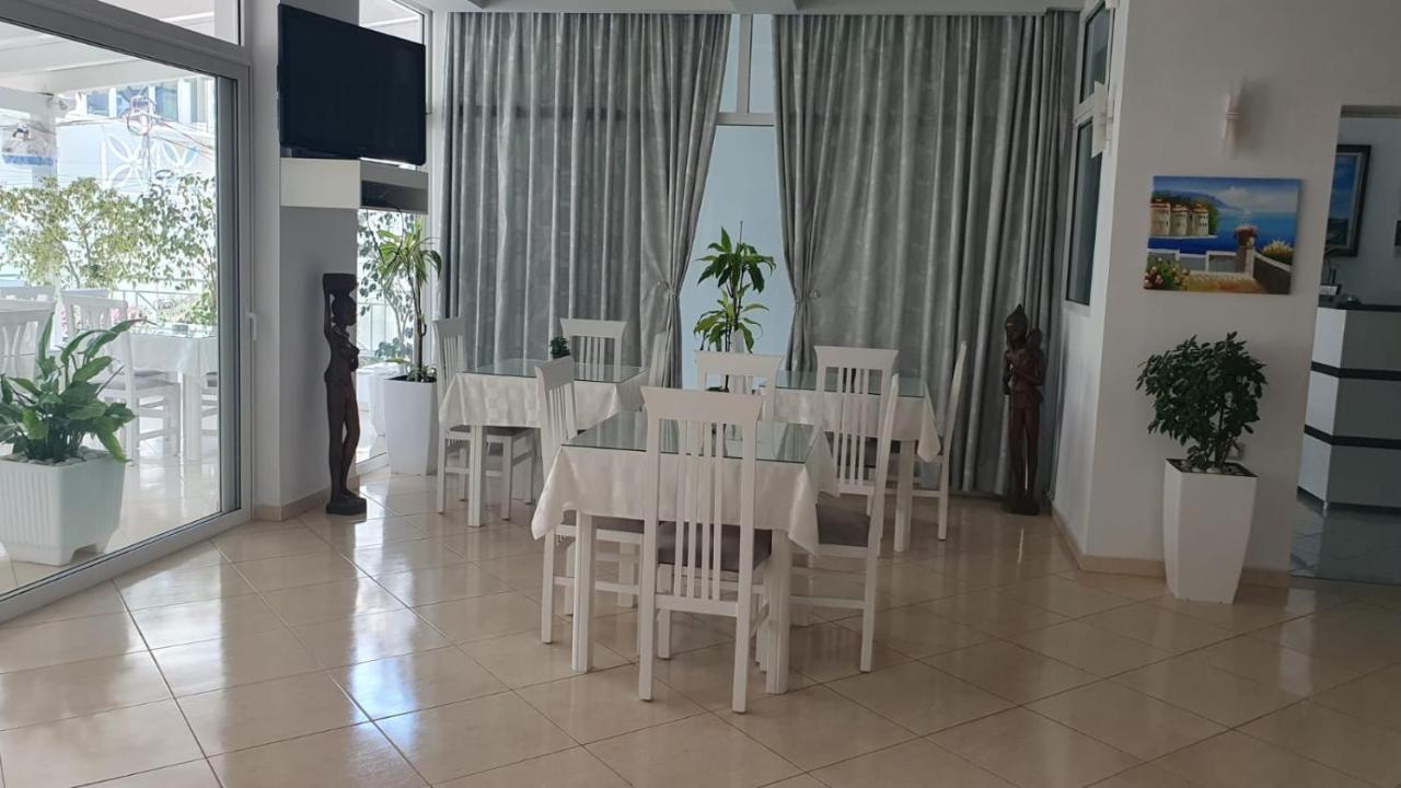 Hotel Ceko Sarande Bagian luar foto